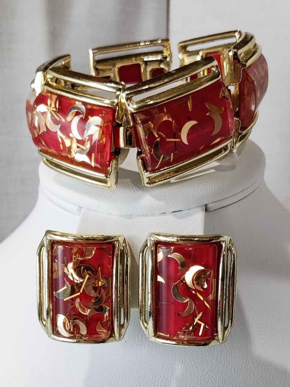 Vintage 1950-60s Confetti Lucite Panel Bracelet Earrings Gold Toned Red w Moons